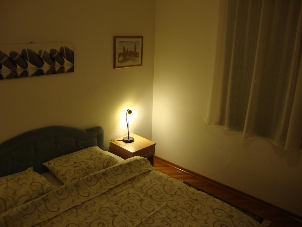 Centre Point Apartment Подгорица Номер фото