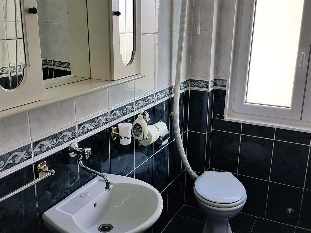 Centre Point Apartment Подгорица Экстерьер фото